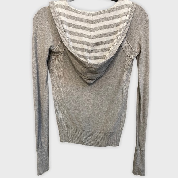 Guess Hooded Sweater💕 - Picture 2 of 4